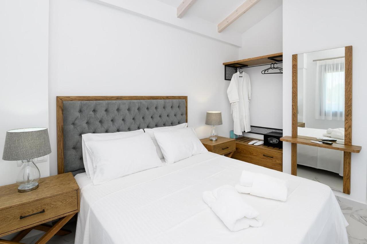 Momento Luxury Apartments Walking Distance From The Beach Никиана Экстерьер фото