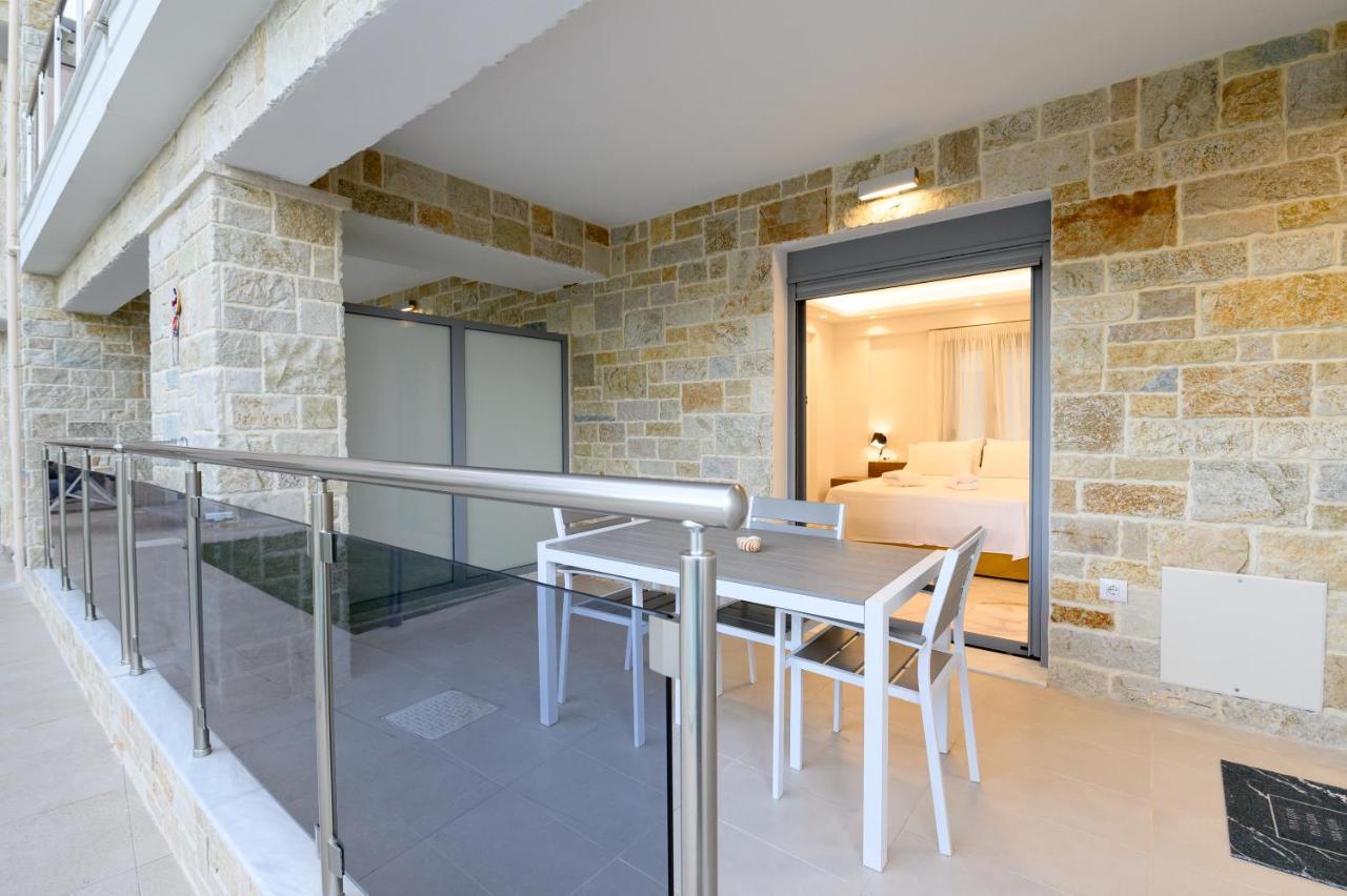 Momento Luxury Apartments Walking Distance From The Beach Никиана Экстерьер фото