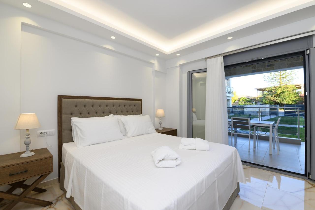 Momento Luxury Apartments Walking Distance From The Beach Никиана Экстерьер фото