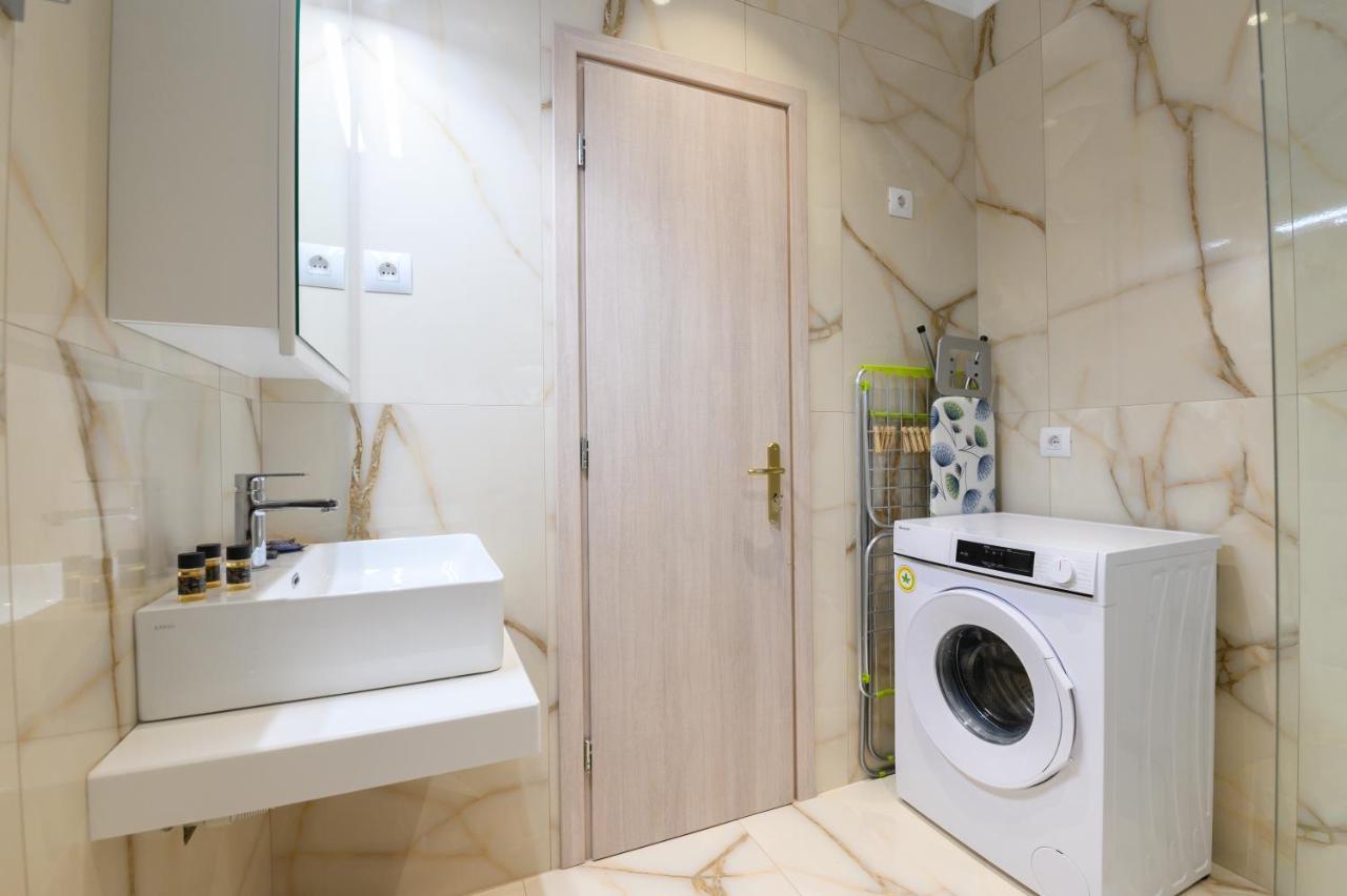 Momento Luxury Apartments Walking Distance From The Beach Никиана Экстерьер фото