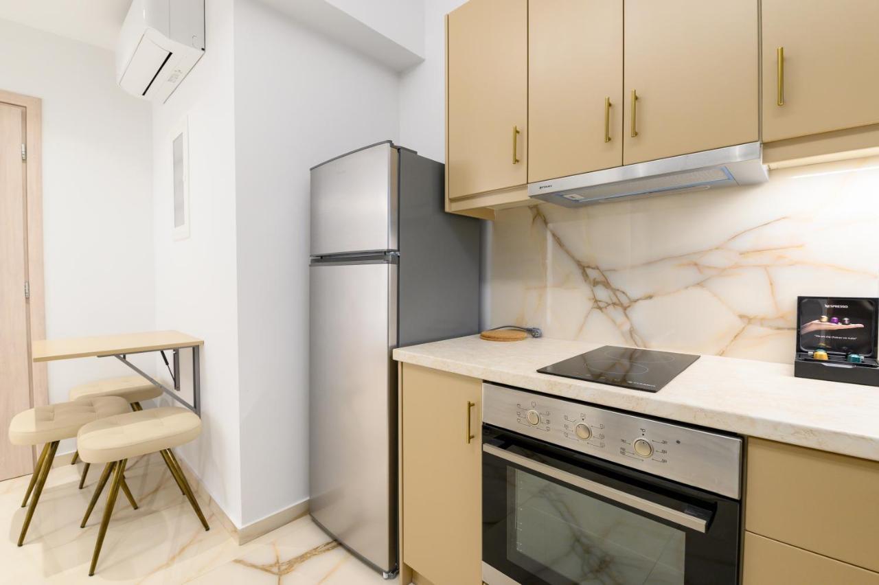 Momento Luxury Apartments Walking Distance From The Beach Никиана Экстерьер фото